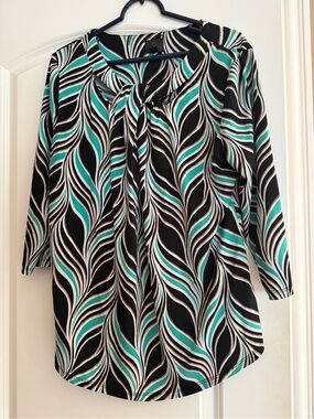 Black & Teal Wave-Print Twisted-Neck Blouse